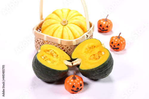 ハロウィンイメージ　ミニかぼちゃとかぼちゃの飾り物 photo