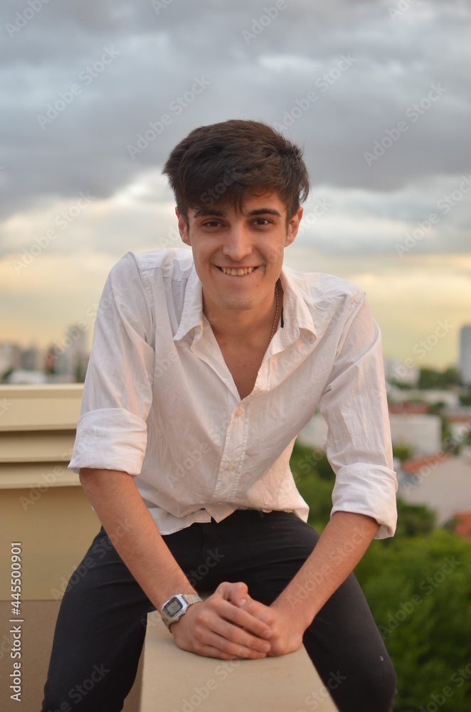 Sesión de fotos chico blanco, cabello negro