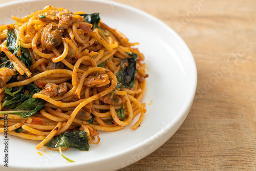 Stir Fried Spaghetti with Clam and Chilli Paste
