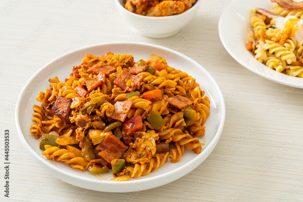 fusilli pasta with ham and tomatoes sauce
