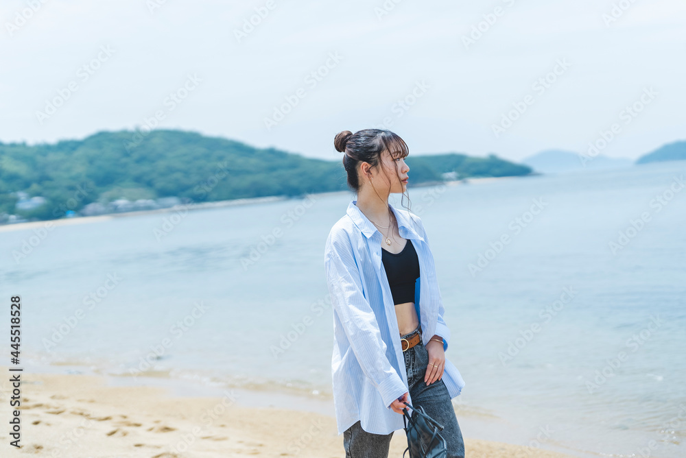 夏の海の女性 夏の海の女性