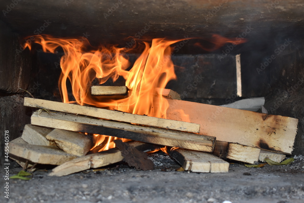 fire in a closed barbacue