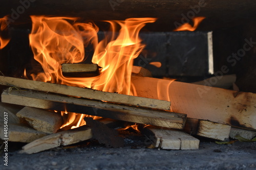 Obraz na płótnie fuego sobre la madera w salonie