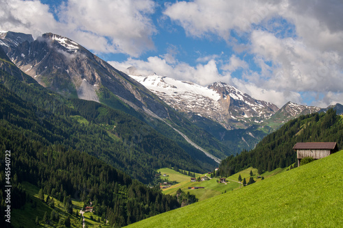Blick auf den Hintertuxer Gletscher und das Tuxer Tal, Tirol, Österreich im Sommer © Sonja Birkelbach