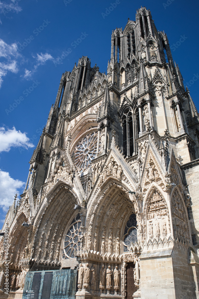 Fototapeta premium Wide view of Reims' Cathédral, Reims, France