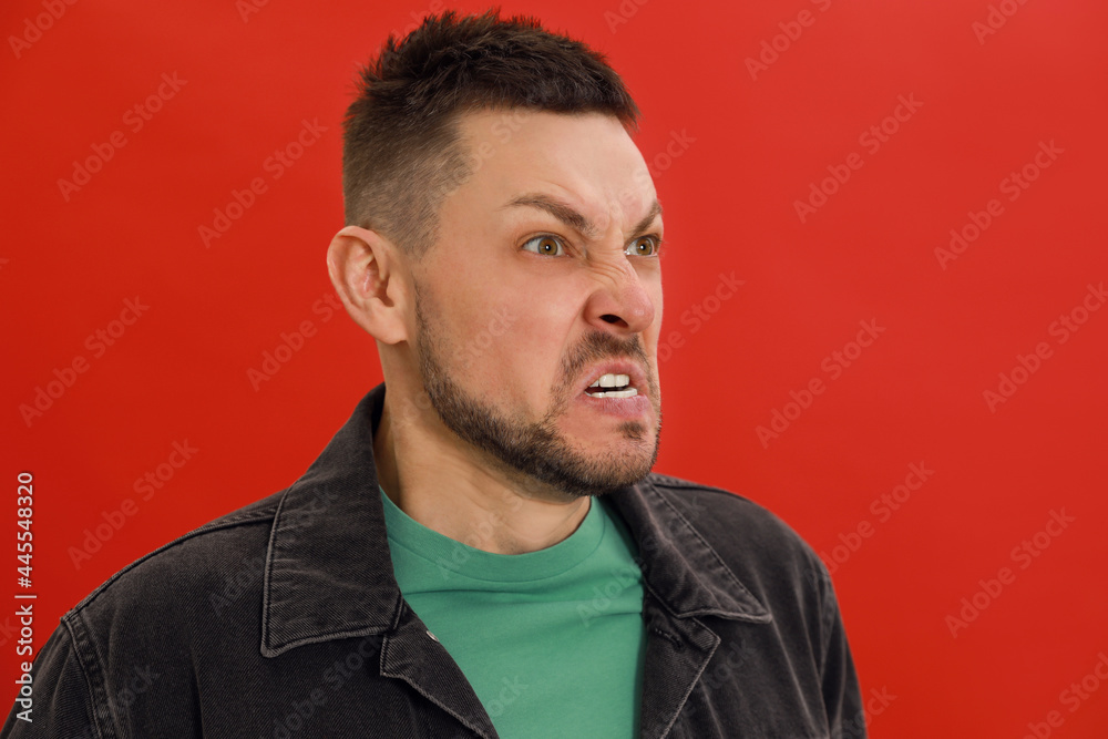 Obraz premium Angry man on red background. Hate concept