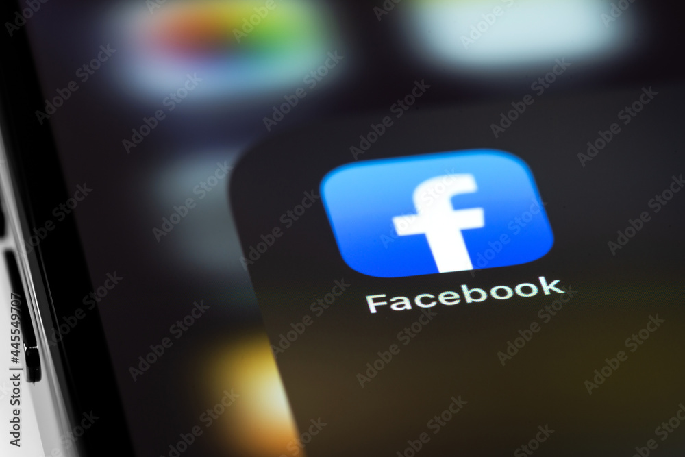 Foto de Facebook mobile icon app on screen smartphone iPhone macro ...