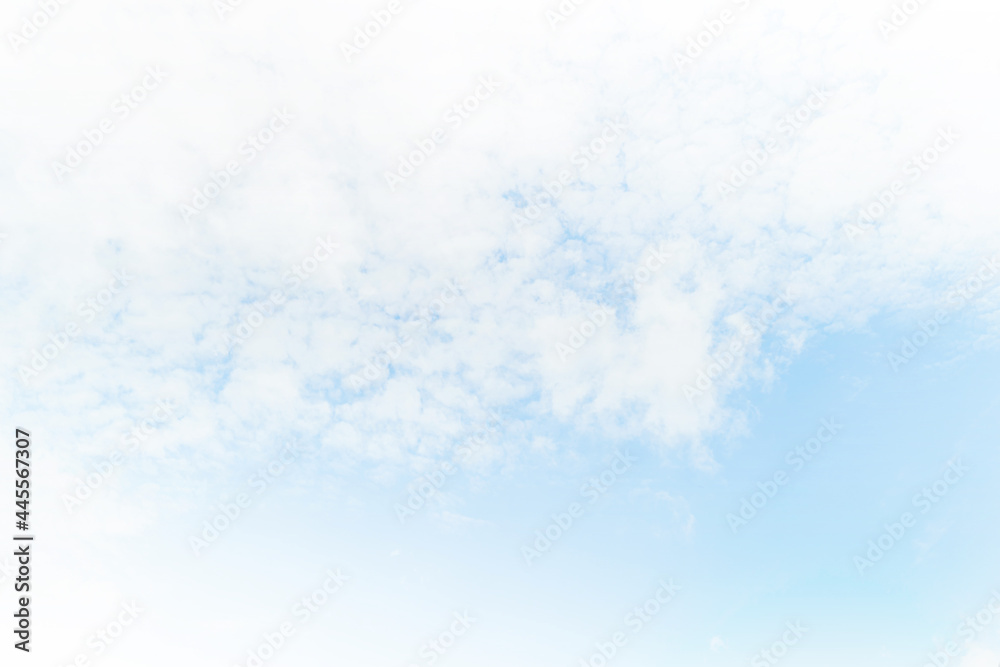 Obraz premium Summer cloud background Spring clouds are bright, easy on the eyes.