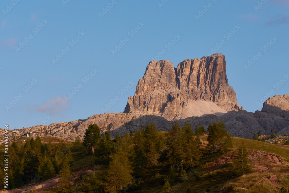 Sonnenuntergang am Monte Averau, Falzarego pass, Cortina d'Ampezzo, dolomites, Veneto, Italien	
