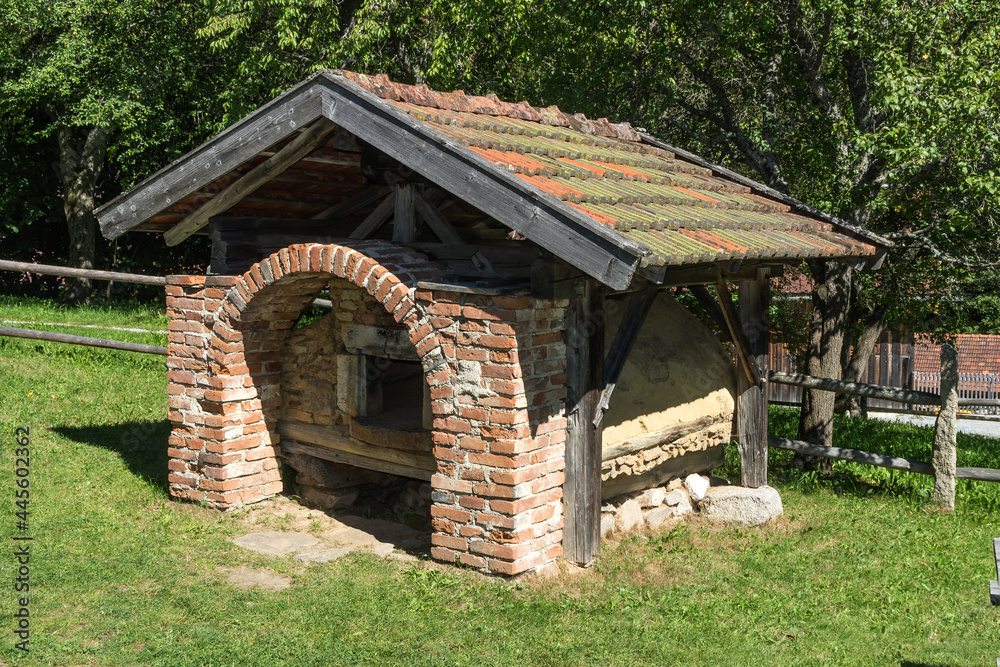 Historischer Backofen im Freilichtmuseum Finsterau Historischer Backofen im Freilichtmuseum Finsterau