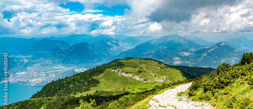 Fototapeta Naklejka Na Ścianę i Meble -  Panoramablick auf die Berge (Alpen)