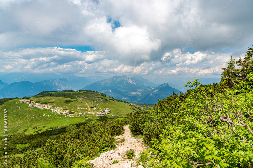 Panoramablick auf die Berge (Alpen)