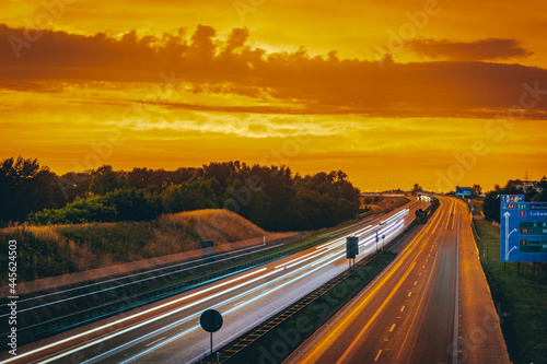 Foto Sunset over the Highway in Poland. Lower Silesia.