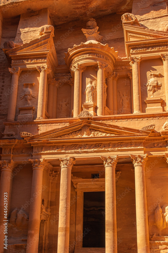 Obraz premium Al-Khanzneh Petra in Jordan 