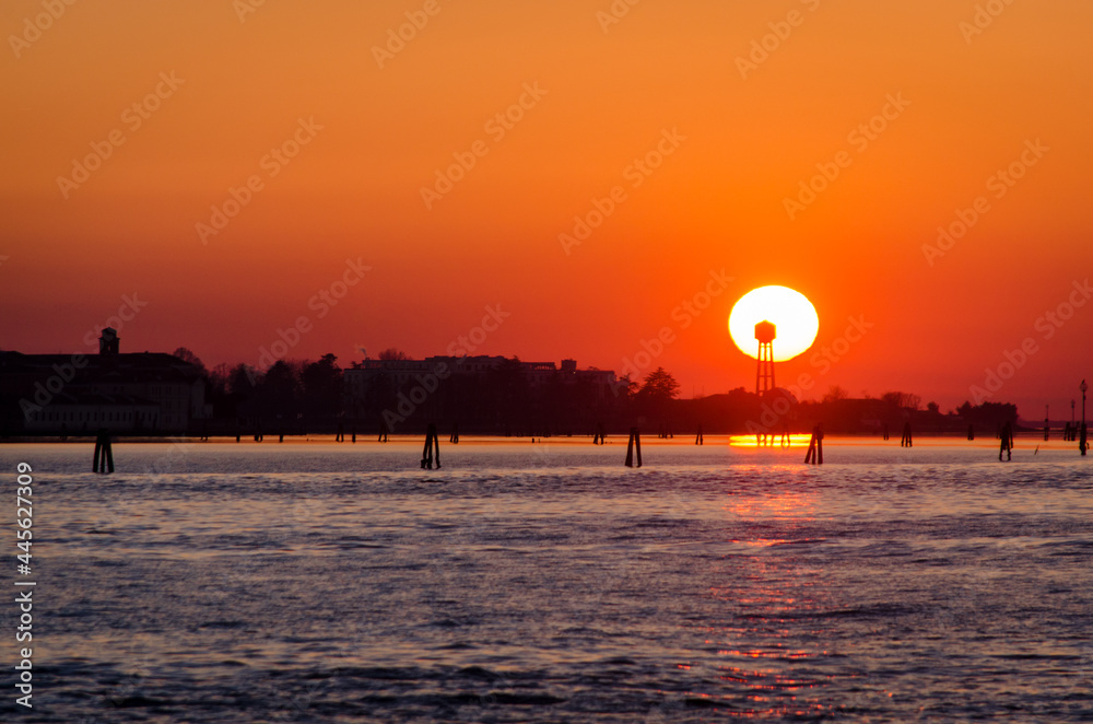 Panorama del tramonto sulla laguna di Venezia Panorama del tramonto sulla laguna di Venezia