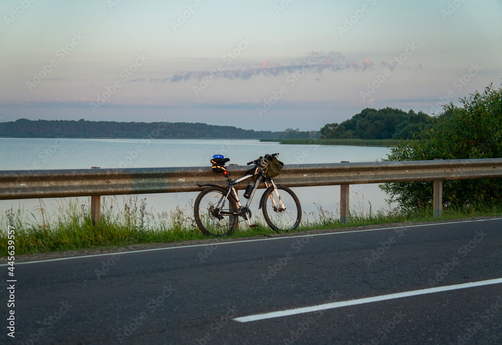 Obraz premium bike, bicycle, beach, sport, sky, sunset, sea, summer, cycle, biking, woman, cyclist, silhouette, nature, travel, water, biker, road, sun, activity, adventure, mountain, outdoors, landscape, ride, exe