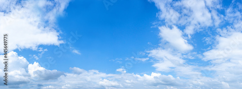 Fototapeta Naklejka Na Ścianę i Meble -  many white clouds in the blue sky	