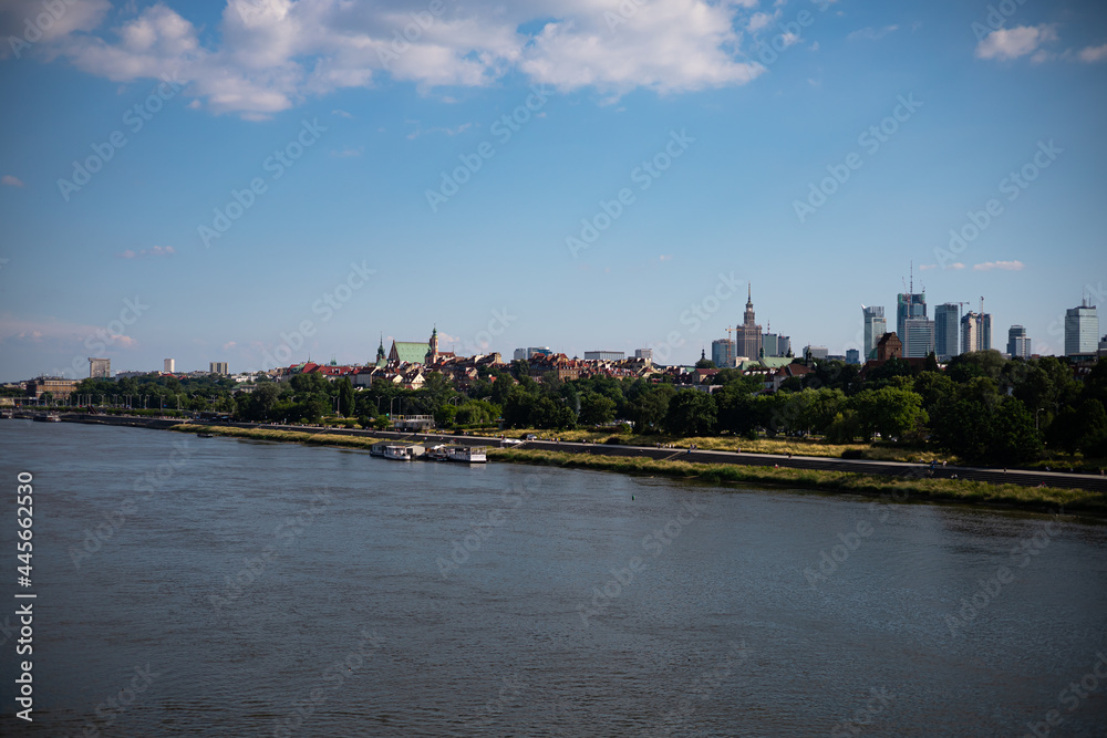 Krajobraz Warszawy z Mostu Gdańskiego - obrazy, fototapety, plakaty 