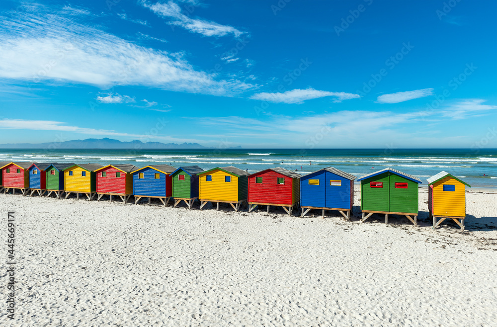 Naklejka premium Muizenberg beach with colorful wooden beach cabins huts, Cape Town, South Africa.