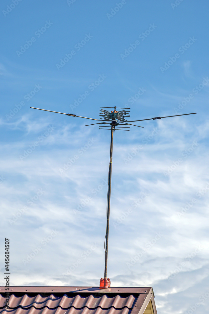An analog television broadcasting antenna is installed on the roof of a ...