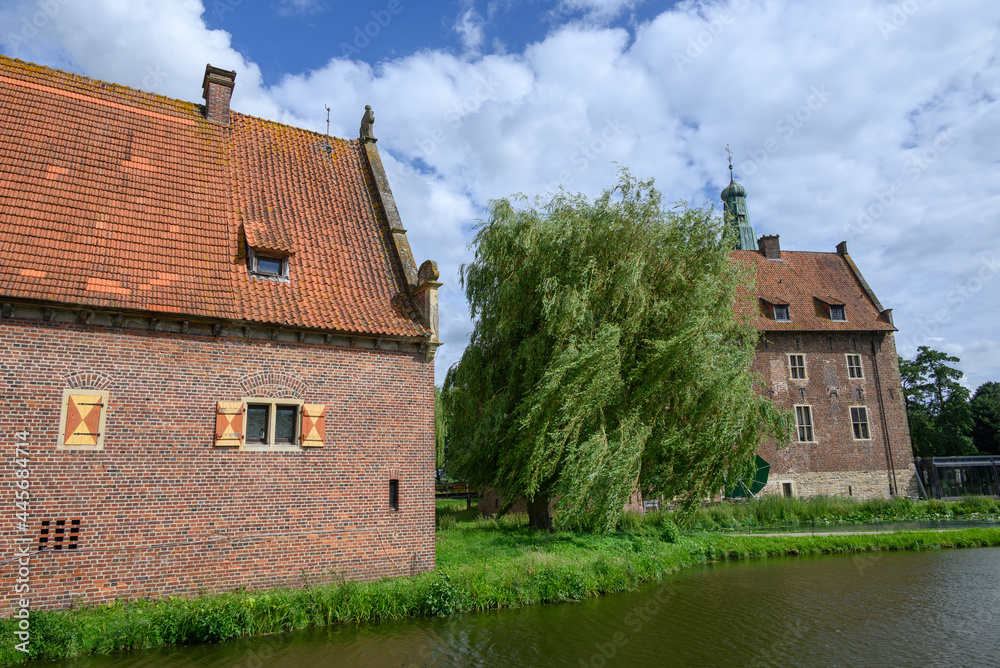Am Wasserschloss Raesfeld im Münsterland Am Wasserschloss Raesfeld im Münsterland