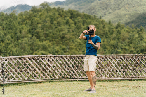 Slika na platnu Man videographer with camera on gimbal is standing at Yun Lai Viewpoint