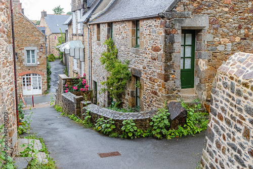 Fototapeta Naklejka Na Ścianę i Meble -  detail of old houses in the village of Saint Suliac, in Brittany
