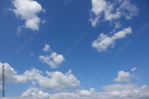 Fototapeta Naklejka Na Ścianę i Meble -  nuages et ciel bleu