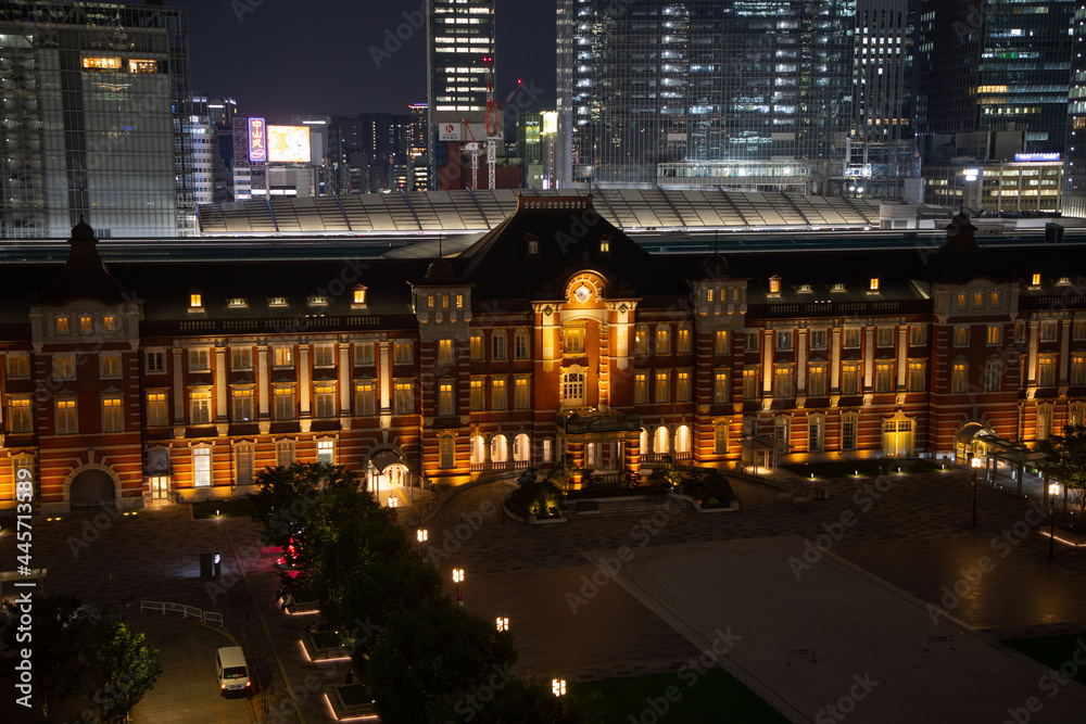 夜の東京駅　丸の内駅舎