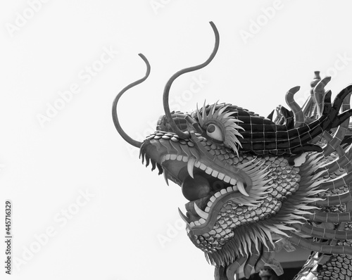 chinese dragon sculpture