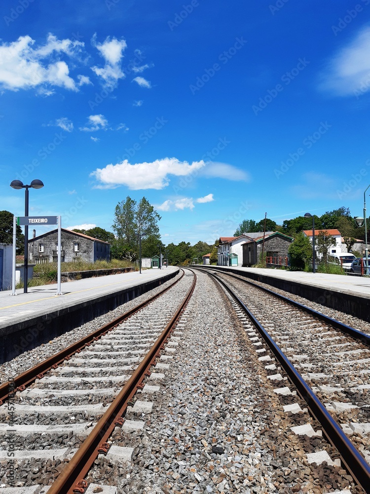 Fototapeta premium Línea de Ferrocarril en Teixeiro, Galicia