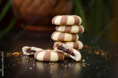 Mosaik biskuit filled with cocoa cream.