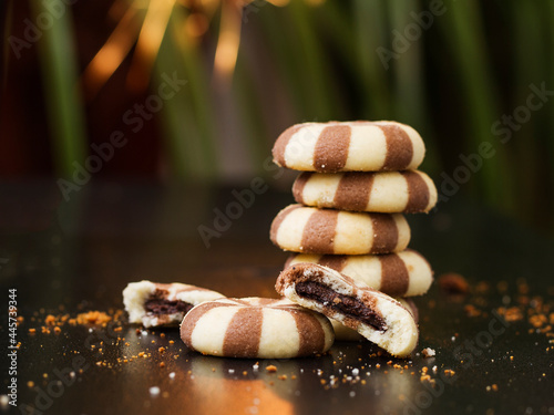 Mosaik biskuit filled with cocoa cream.