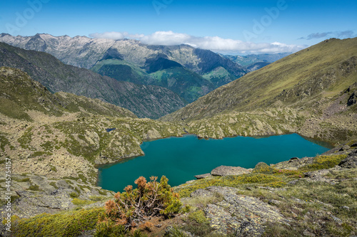 Etangs du Picot en Ariège au dessus de l'étang de Soulcem - Magnifique lac de montagne - Occitanie - France