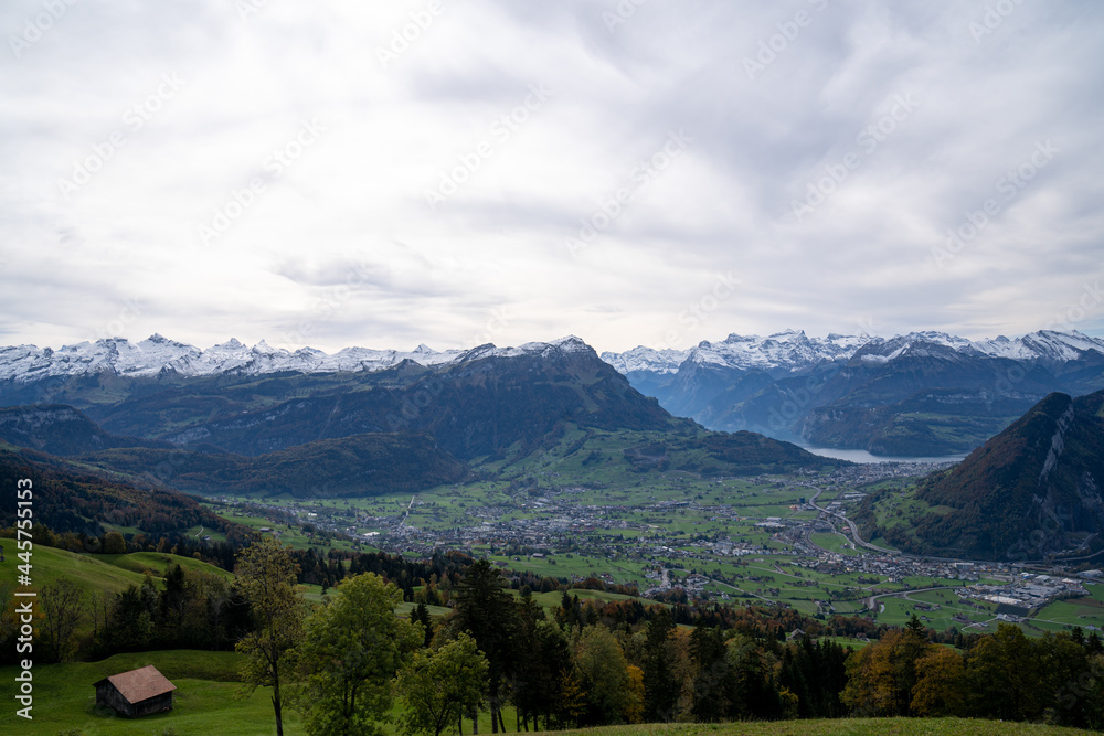 Fototapeta premium Blick vom Sattel in Richtung Schwyz