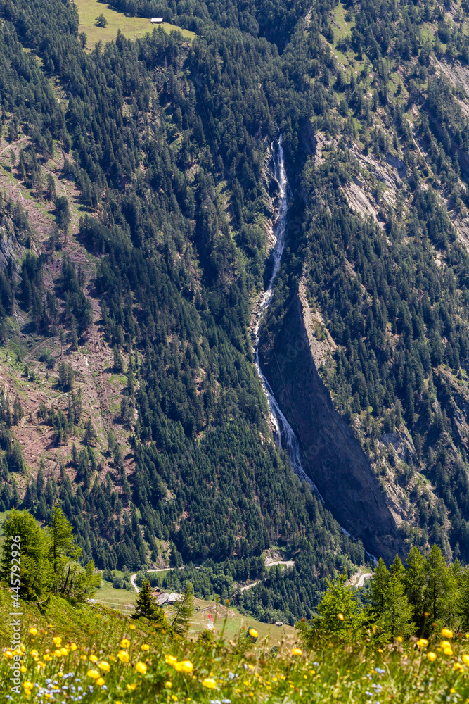 Blick zum Steiner Wasserfall in Matrei, Osttirol Österreich