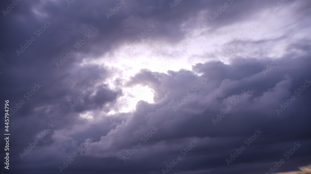 Obraz premium Blue cloud sunset above the bay