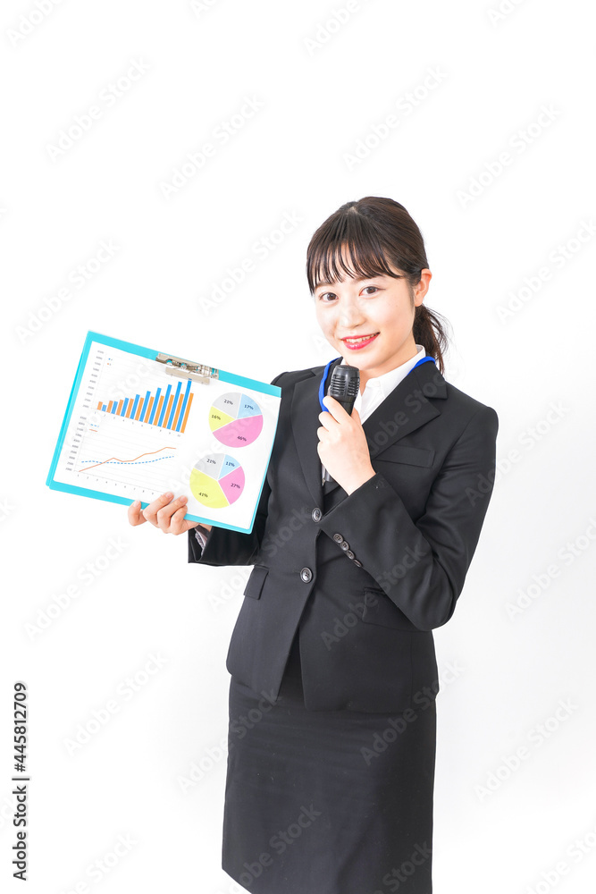 アイロン掛けをする若い主婦 アイロン掛けをする若い主婦