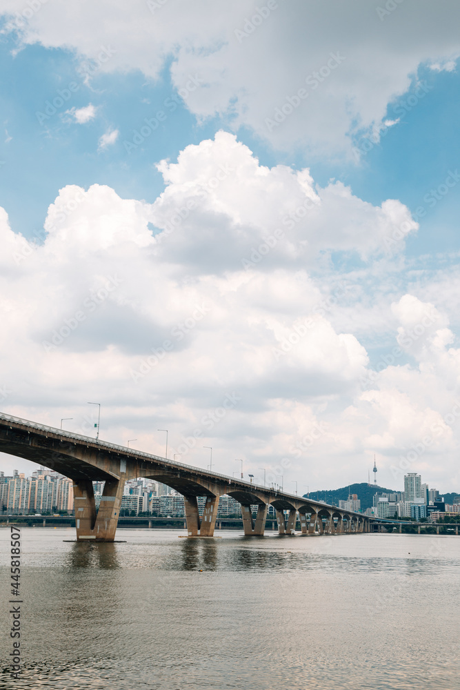 Yeouido Hangang River Park and Wonhyo Bridge in Seoul, Korea Yeouido Hangang River Park and Wonhyo Bridge in Seoul, Korea