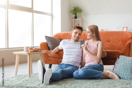 Young couple eating tasty c...