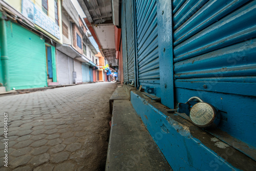 Quadro su tela Pithoragarh, India, May, 2021 : Market is closed as lockdown is imposed during s