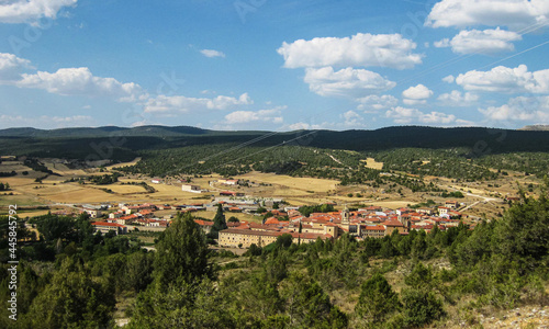 Campos de cultivo y montaña de España.