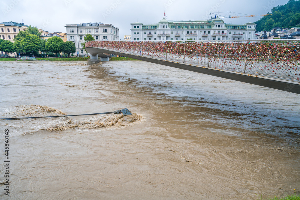 Hochwasser Stadt Salzburg 18.7.2021 - Flood floodwaters high water river salzach