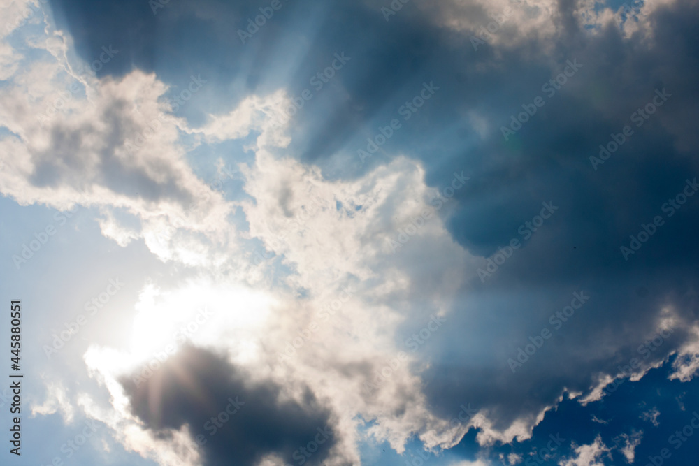 Fototapeta premium Beautiful blue sky with sunbeams and clouds. Sun rays.
