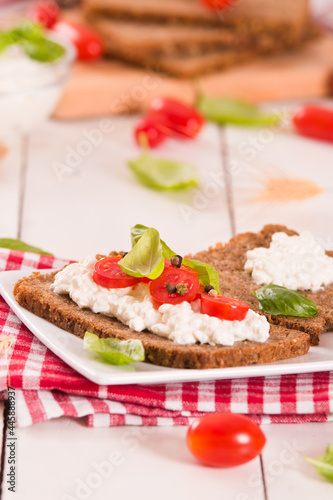  Rye bread with cottage cheese, basil and tomato.