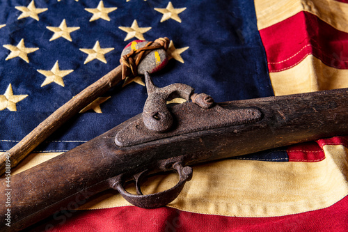 Fotografie musket gun on American flag