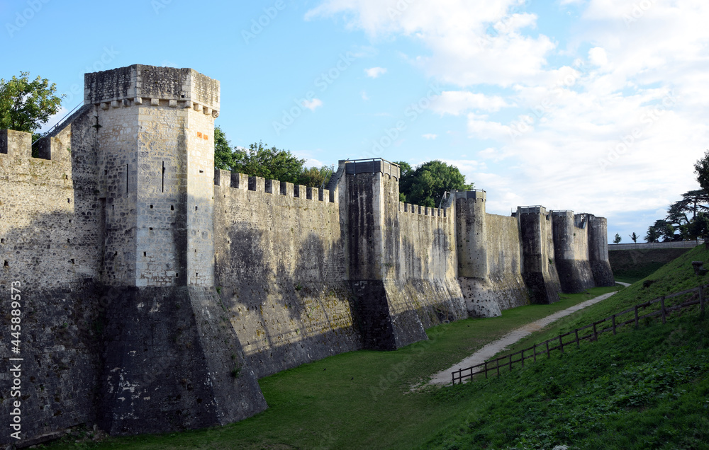 Stadtmauer in Provins, Frankreich