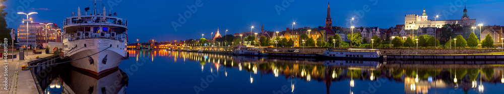 Szczecin. Panorama of the city embankment in the early morning. - obrazy, fototapety, plakaty 