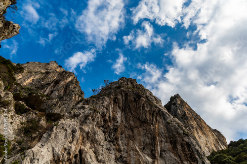 Edge of high cliff next to the sea at sunny day on Capri island © wierzchu92