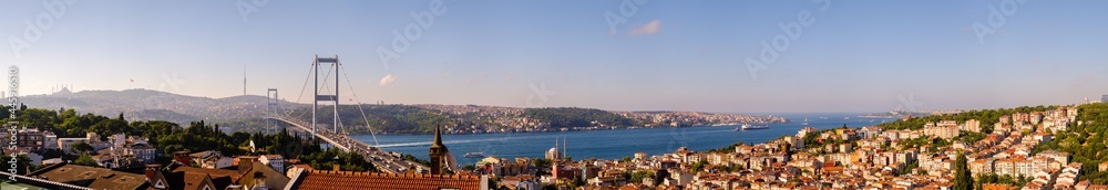 Obraz premium Istanbul. Panoramic view of the city, the Bosphorus Bridge, Ortakoy Mosque and Bosphorus